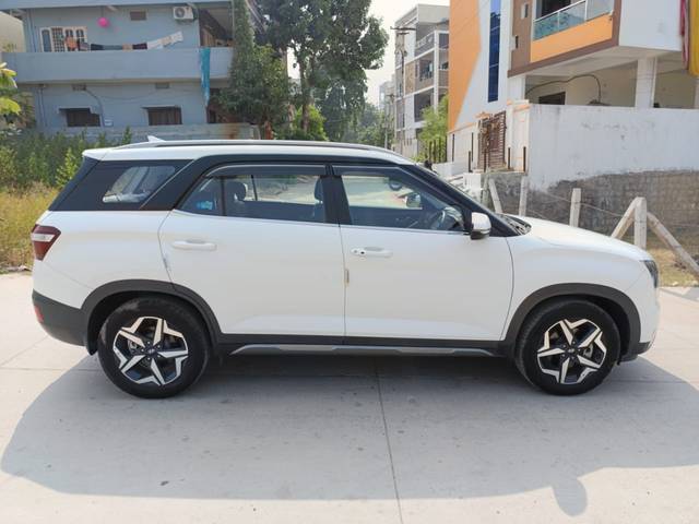 https://images10.gaadi.com/usedcar_image/4232601/original/b407c0419382c89aa1cd7fd8ca9639b6.jpg?imwidth=6401