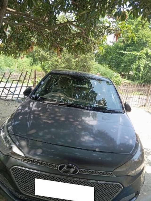 https://images10.gaadi.com/usedcar_image/4232605/original/processed_64a6df03-1eab-4a05-9311-814083650116.jpg?imwidth=6402