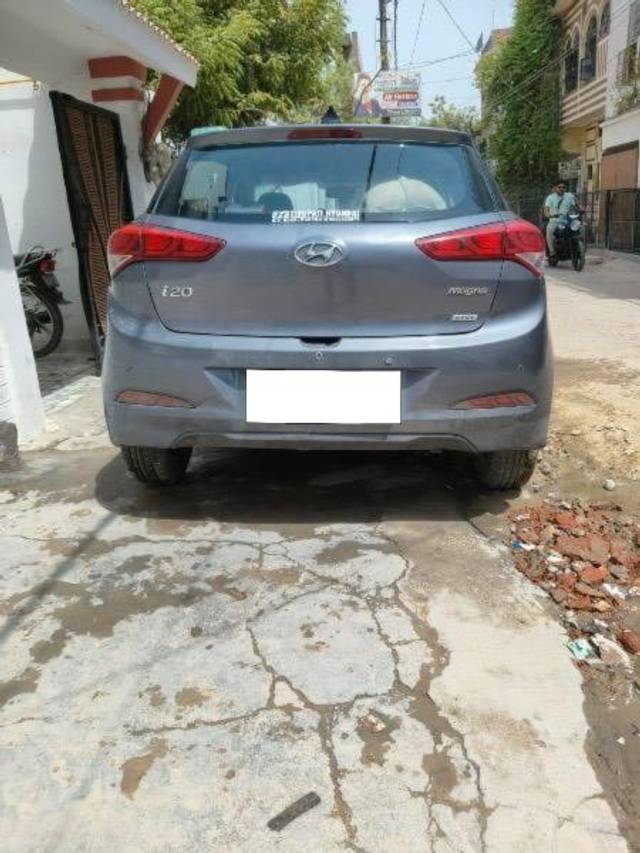 https://images10.gaadi.com/usedcar_image/4232684/original/processed_847a63b1-72d9-4f2b-9102-431fa97eb78b.jpg?imwidth=6402