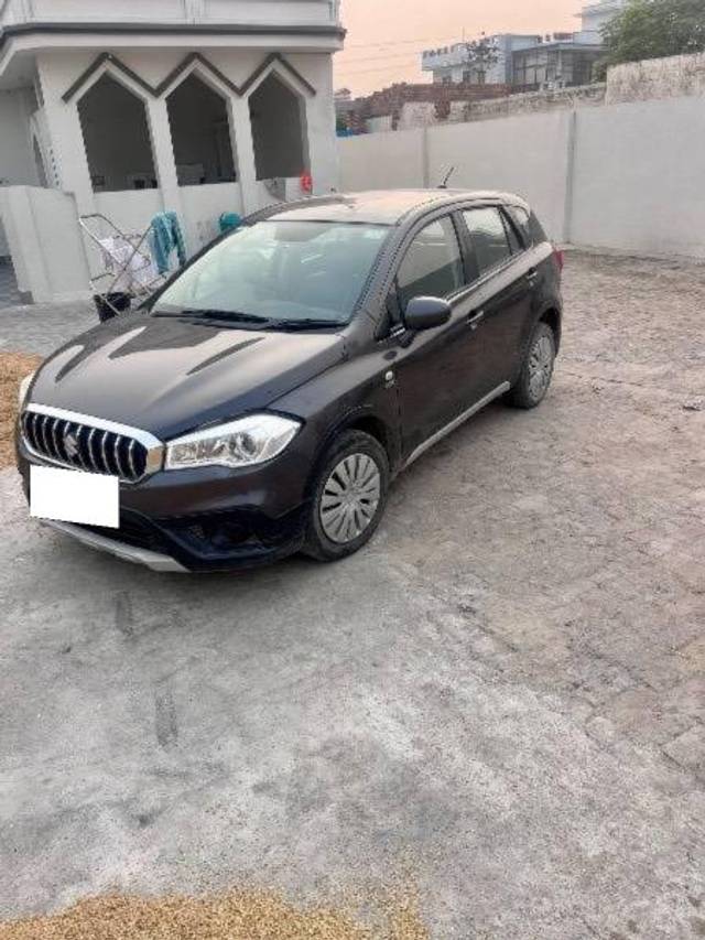 https://images10.gaadi.com/usedcar_image/4232687/original/processed_f8fa3ad7-9622-4b29-b709-c3c2e719e71a.jpeg?imwidth=6401