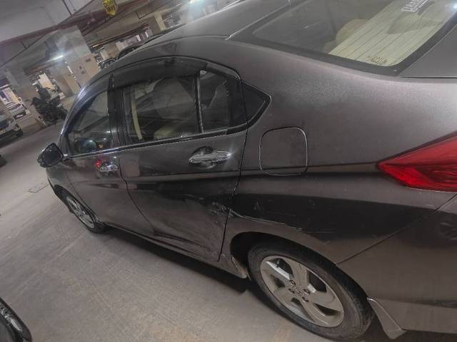 https://images10.gaadi.com/usedcar_image/4232688/original/dfd7eaa08e6cbc11443d244723eaacd7.jpg?imwidth=6402