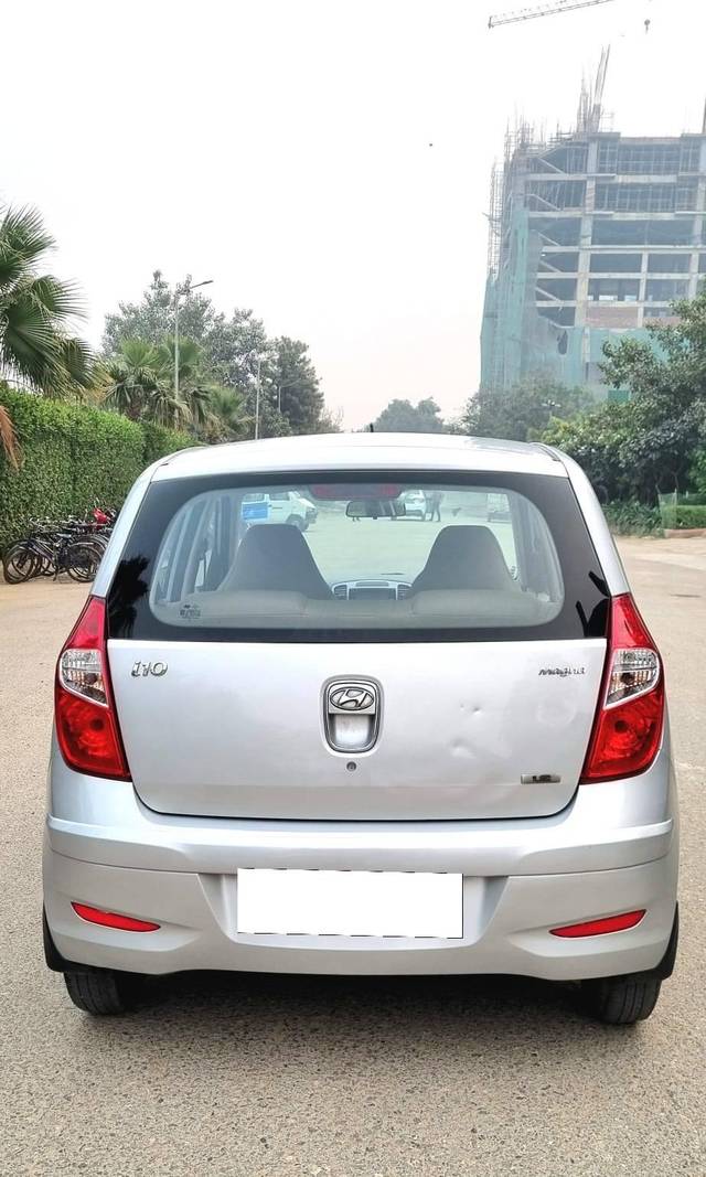 https://images10.gaadi.com/usedcar_image/4232697/original/processed_24a7d94b6c14496f9d44d2f93c122990.jpg?imwidth=6402