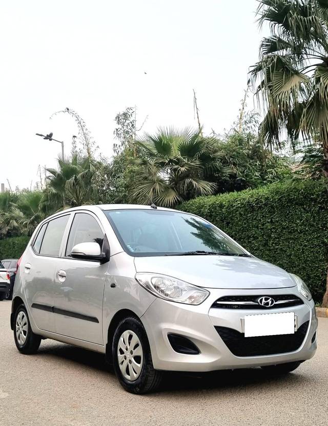 https://images10.gaadi.com/usedcar_image/4232697/original/processed_ff8d4207946d45246e1c433520be4eba.jpg?imwidth=6400