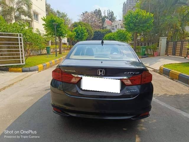 https://images10.gaadi.com/usedcar_image/4232716/original/processed_88c4ded1-3b15-49d9-861d-2d67fba58cf6.jpg?imwidth=6402