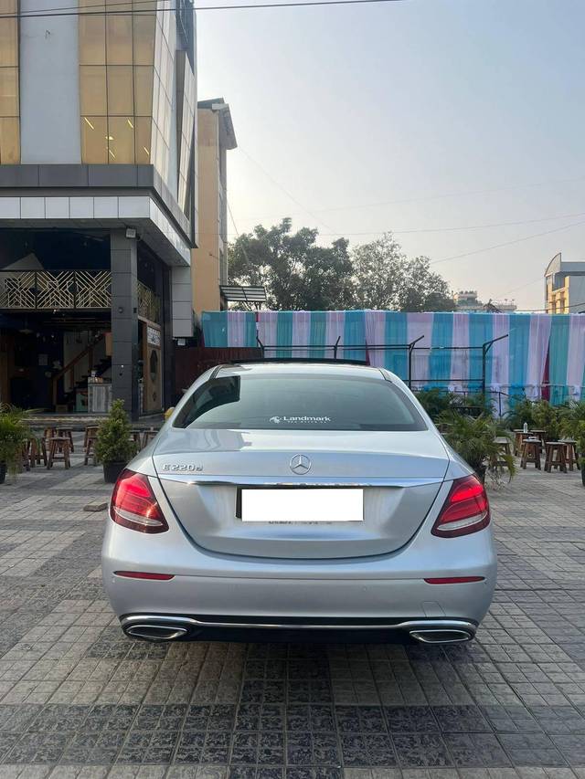 https://images10.gaadi.com/usedcar_image/4232753/original/processed_e2706e49667a02d05152499b44033953.jpg?imwidth=6402