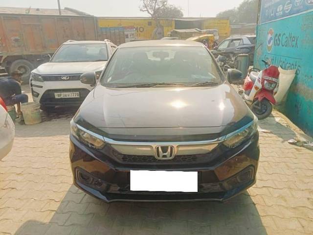 https://images10.gaadi.com/usedcar_image/4232805/original/23dd9d7c4ec3583a3fef37f8c3848ee6.jpeg?imwidth=6400