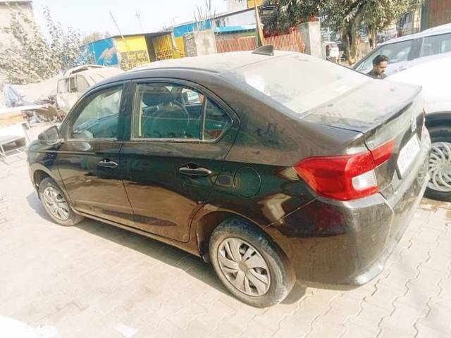 https://images10.gaadi.com/usedcar_image/4232805/original/6f2884ad3cdc268a85950bbf2a6ae200.jpeg?imwidth=6402