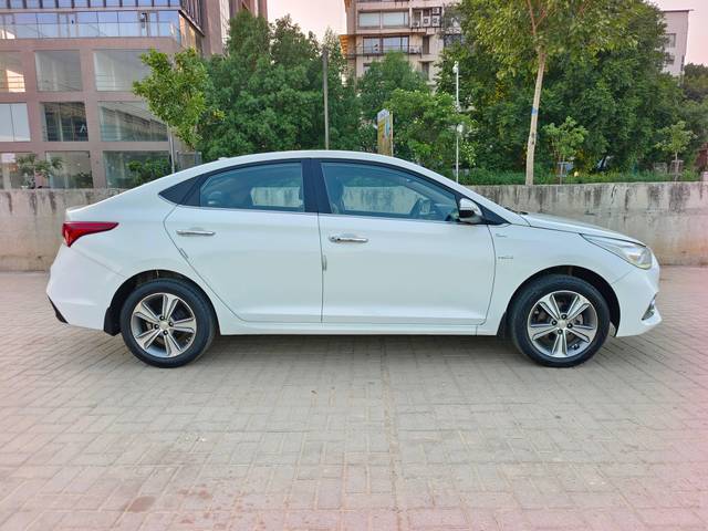 https://images10.gaadi.com/usedcar_image/4232809/original/processed_cff0948b1f94d6dba71bd4885460c480.jpg?imwidth=6401