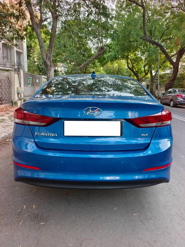 https://images10.gaadi.com/usedcar_image/4232842/original/processed_9c9ee30d9ae07a293b237de0d169959a.jpg?imwidth=6402