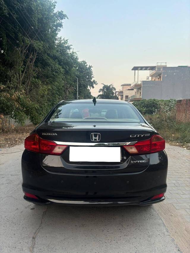 https://images10.gaadi.com/usedcar_image/4232924/original/processed_2c1c26a51c564340ee24d1a5760796ec.jpg?imwidth=6401