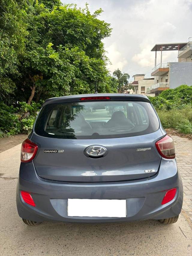 https://images10.gaadi.com/usedcar_image/4232936/original/processed_a421024d68948b1773acc699e2f223f1.jpg?imwidth=6402