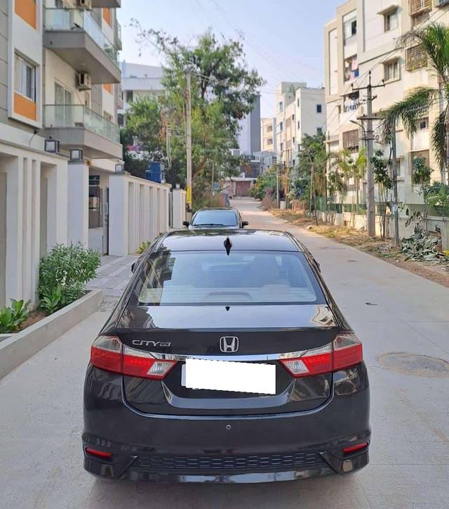 https://images10.gaadi.com/usedcar_image/4232937/original/processed_9f5459916df44040140b3e929d5a8830.jpeg?imwidth=6402