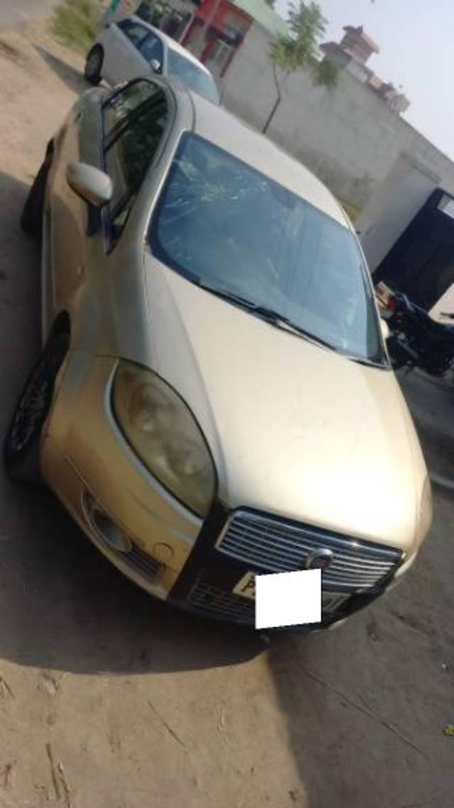 https://images10.gaadi.com/usedcar_image/4232980/original/processed_d524c3eb-3fec-4372-982e-753a78e9df02.jpg?imwidth=6401