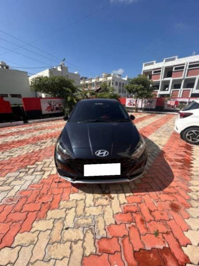 https://images10.gaadi.com/usedcar_image/4232993/original/processed_cf2e1331-e002-4e58-9db6-df3007b04305.jpg?imwidth=6400