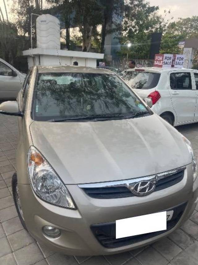 https://images10.gaadi.com/usedcar_image/4233171/original/processed_ba170814-9e16-4adc-8347-0ae705bee029.jpeg?imwidth=6402