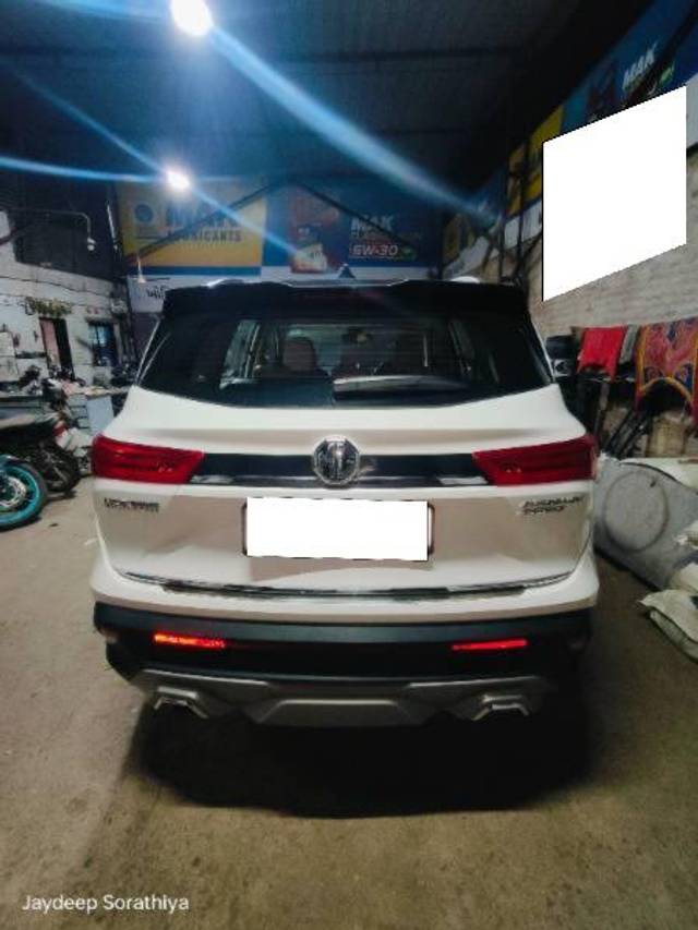 https://images10.gaadi.com/usedcar_image/4233198/original/processed_3970580b-7b7d-413d-9fe4-e844ef94ba63.jpg?imwidth=6402