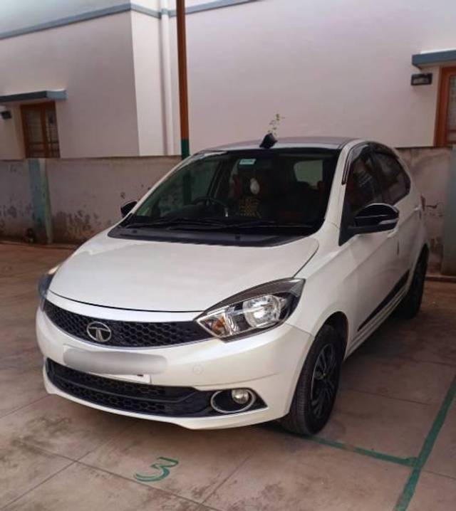 https://images10.gaadi.com/usedcar_image/4233203/original/processed_170fd392-528e-4bff-a367-4e61dbde1f53.jpg?imwidth=6400