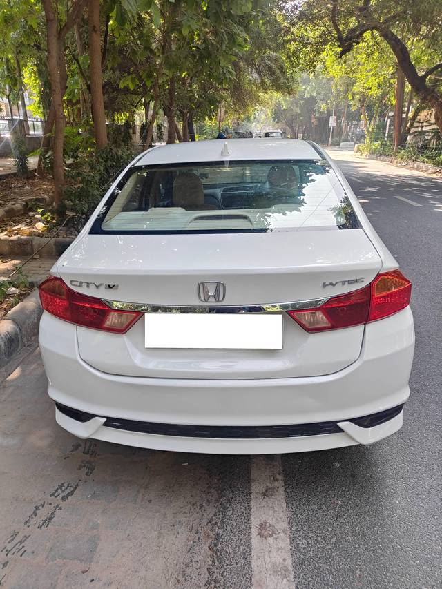 https://images10.gaadi.com/usedcar_image/4233288/original/processed_89dd1bafa8f1ce6c22b877be41f27458.jpg?imwidth=6401