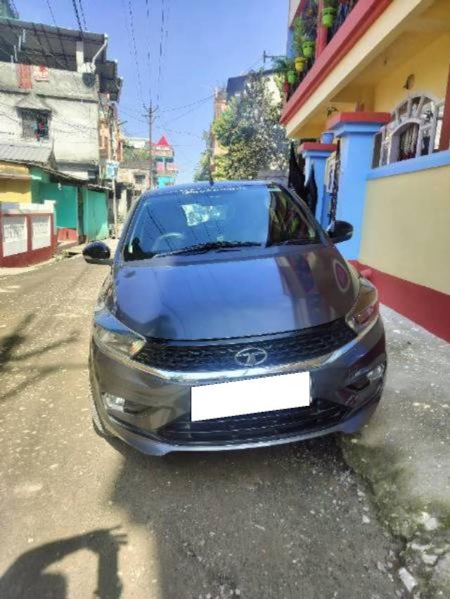 https://images10.gaadi.com/usedcar_image/4233332/original/processed_e699142a-3fbd-4822-8dc3-3145d15d0918.jpg?imwidth=6402