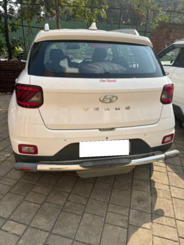 https://images10.gaadi.com/usedcar_image/4233340/original/af27fd72854a2eaaca13421d4e88d170.jpg?imwidth=6401