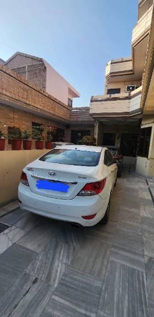 https://images10.gaadi.com/usedcar_image/4233398/original/processed_d7dfe776-a652-4e05-989a-d2ad896f6272.jpg?imwidth=6401