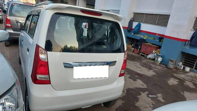 https://images10.gaadi.com/usedcar_image/4233433/original/processed_eb9d719e-679e-432d-8ab6-32b3e7dccd6d.jpg?imwidth=6401