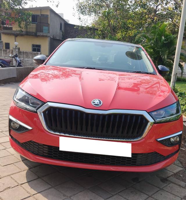 https://images10.gaadi.com/usedcar_image/4233437/original/processed_175e294e333496d13f1140508908615d.jpg?imwidth=6400