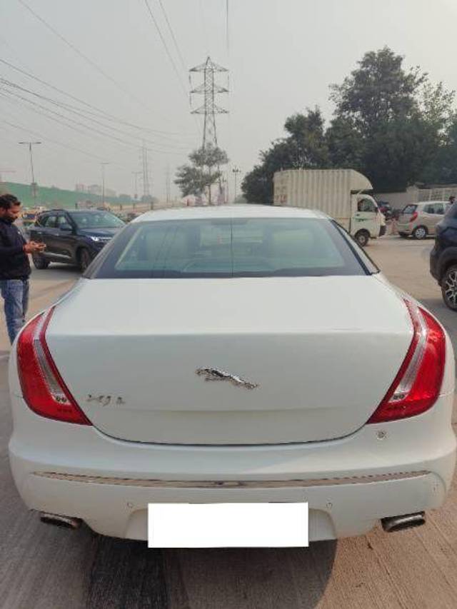 https://images10.gaadi.com/usedcar_image/4233440/original/eba8d38e263bd0c3c001171929bea2d0.jpg?imwidth=6401