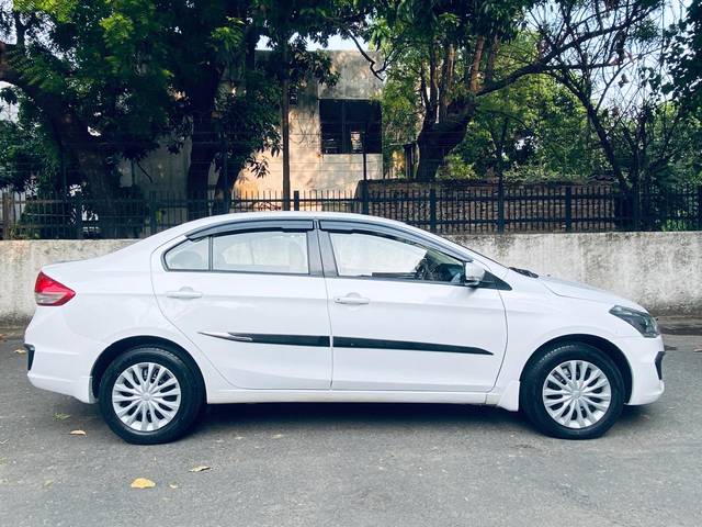 https://images10.gaadi.com/usedcar_image/4233462/original/d0e87b55ee13eb3d990971d2a87a1ee6.jpg?imwidth=6401