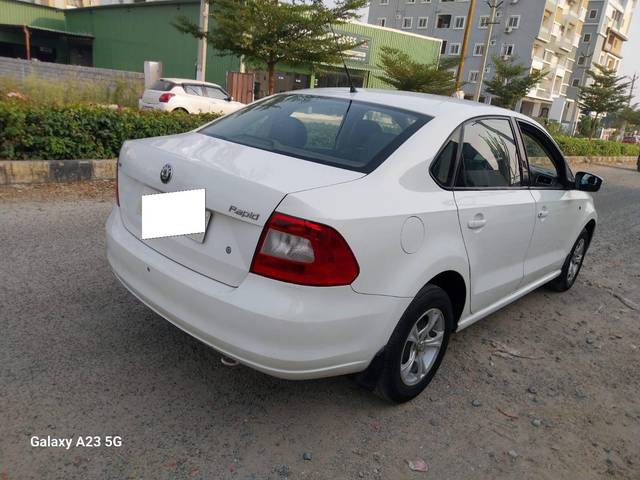 https://images10.gaadi.com/usedcar_image/4233483/original/processed_a33d396ed254b12dd919ac8c433d6b57.jpg?imwidth=6401