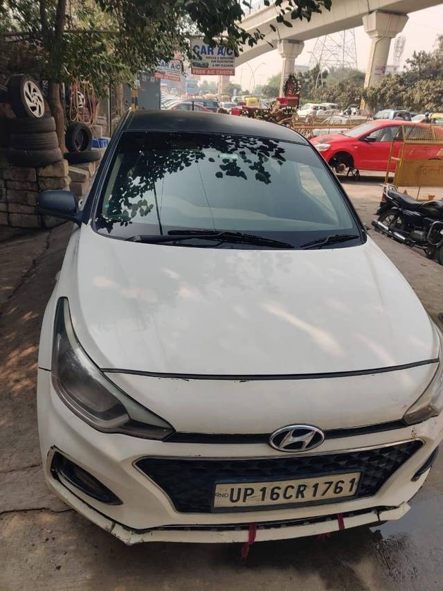 https://images10.gaadi.com/usedcar_image/4233489/original/processed_5e96fa8fac1a95b93d22c3504f3ee510.jpg?imwidth=6400