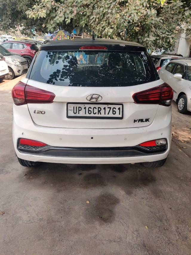 https://images10.gaadi.com/usedcar_image/4233489/original/processed_9533ae3326ec62a8ee876edc19214b09.jpg?imwidth=6401