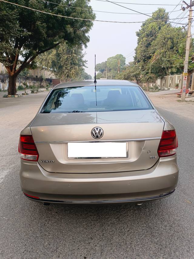 https://images10.gaadi.com/usedcar_image/4233511/original/processed_2165dd8cd610dc56a7035ca5c10229ba.jpg?imwidth=6402