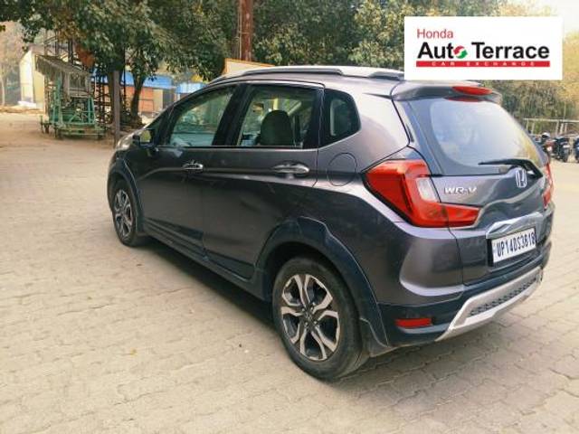 https://images10.gaadi.com/usedcar_image/4233552/original/8a2b16814dbd5f2b403e7d608ddd5851.jpg?imwidth=6400