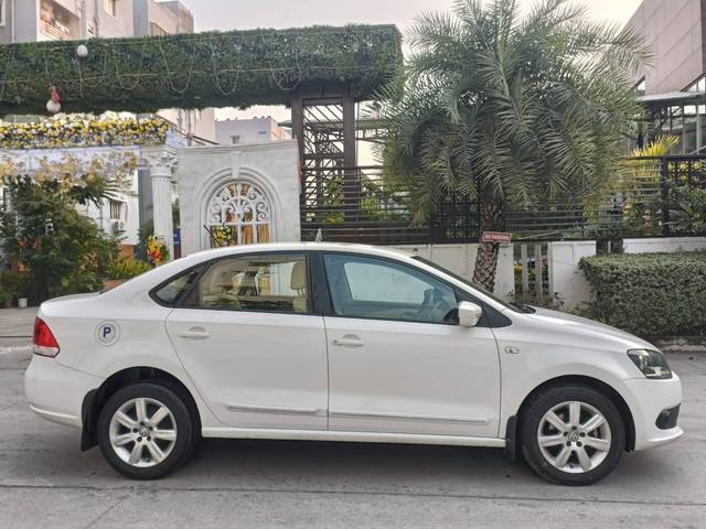 https://images10.gaadi.com/usedcar_image/4233565/original/processed_a74224f7c0bb3d63e1cd054bec305ddb.jpg?imwidth=6401