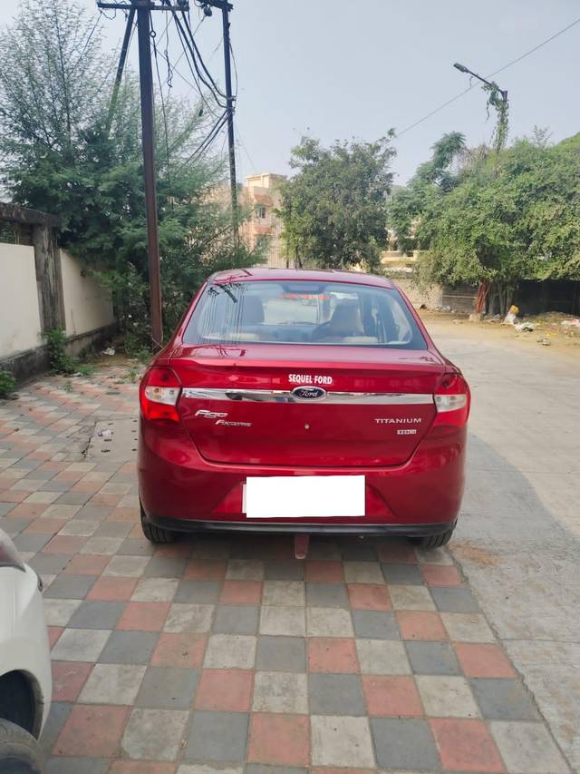 https://images10.gaadi.com/usedcar_image/4233596/original/processed_cff65414a68e1911e797fe1ad2bed2ad.jpg?imwidth=6401