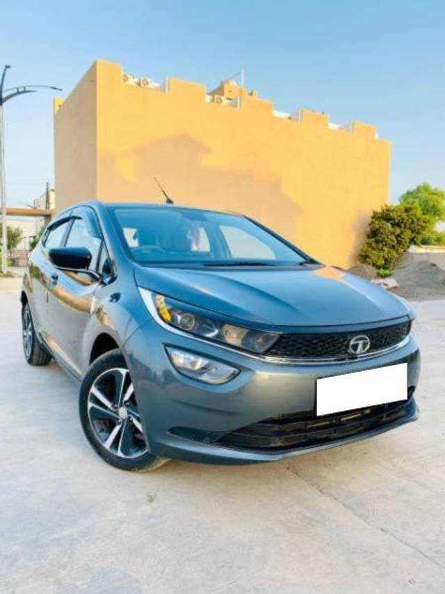 https://images10.gaadi.com/usedcar_image/4233599/original/processed_6462e311-30a2-4a78-933e-8b6910a7728b.jpg?imwidth=6400