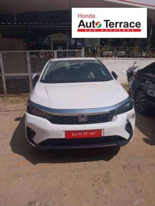 https://images10.gaadi.com/usedcar_image/4233605/original/163ccb25c17ed725364b9a7d17c38b84.jpeg?imwidth=6400