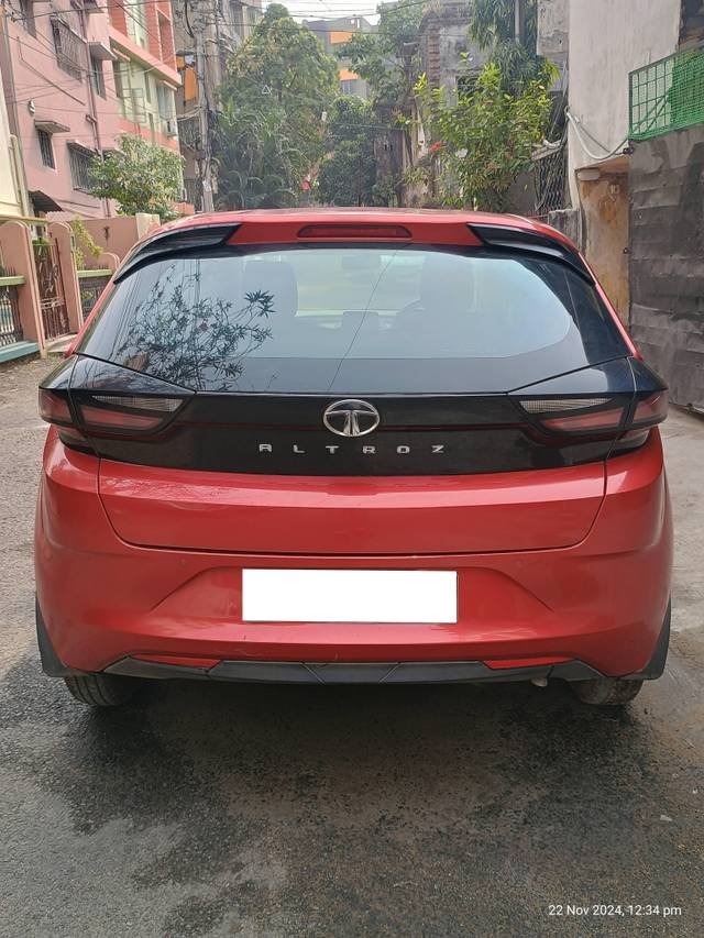 https://images10.gaadi.com/usedcar_image/4233656/original/processed_80c3a11ed11f58b97059f63c7bcb14ca.jpg?imwidth=6402