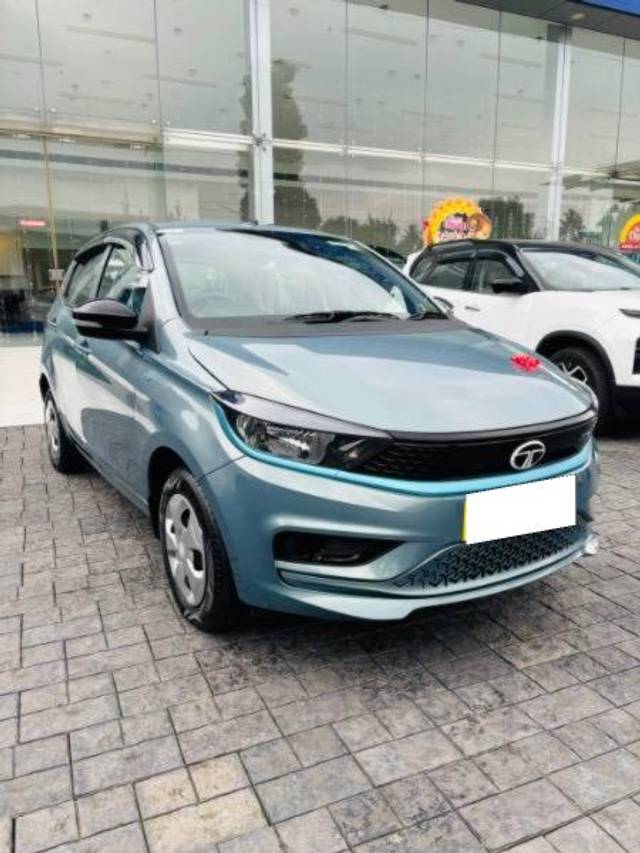 https://images10.gaadi.com/usedcar_image/4233667/original/processed_7a3e3282-6102-4a92-b3f1-394ddd20fbb0.jpeg?imwidth=6400