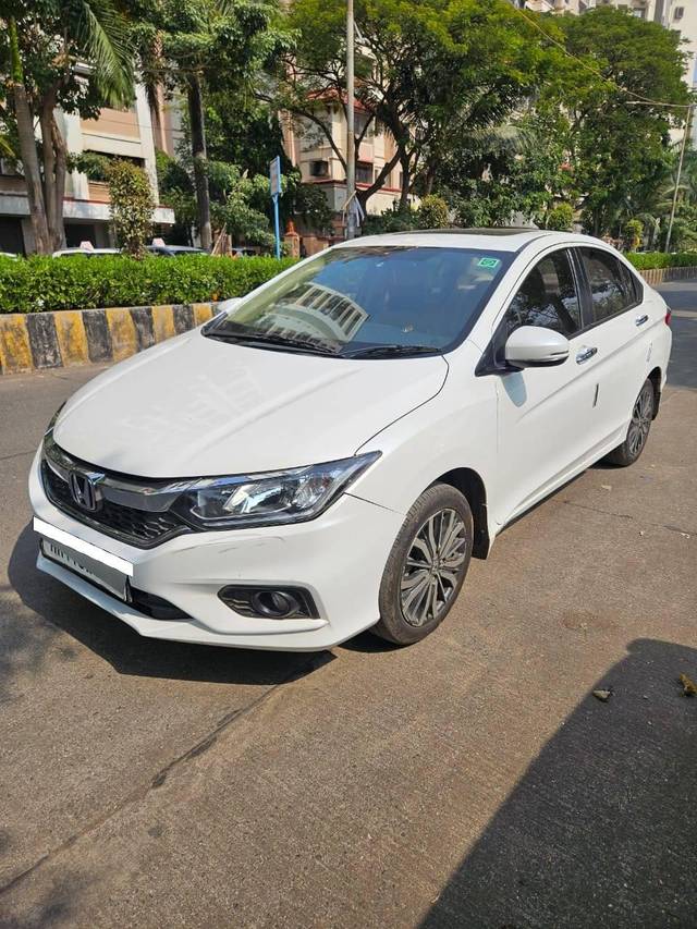 https://images10.gaadi.com/usedcar_image/4233690/original/processed_14ccb042e5062c9aa14718aa757e901c.jpg?imwidth=6402