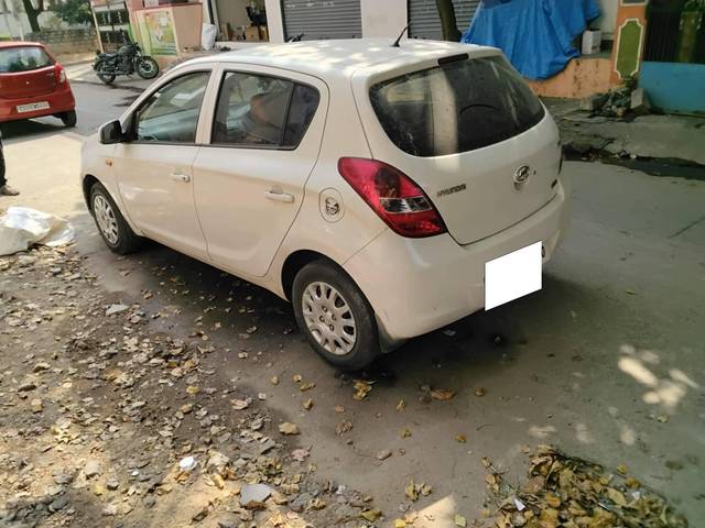 https://images10.gaadi.com/usedcar_image/4233698/original/processed_d28c89e818d2481b95a6dd90d181fddf.jpg?imwidth=6402