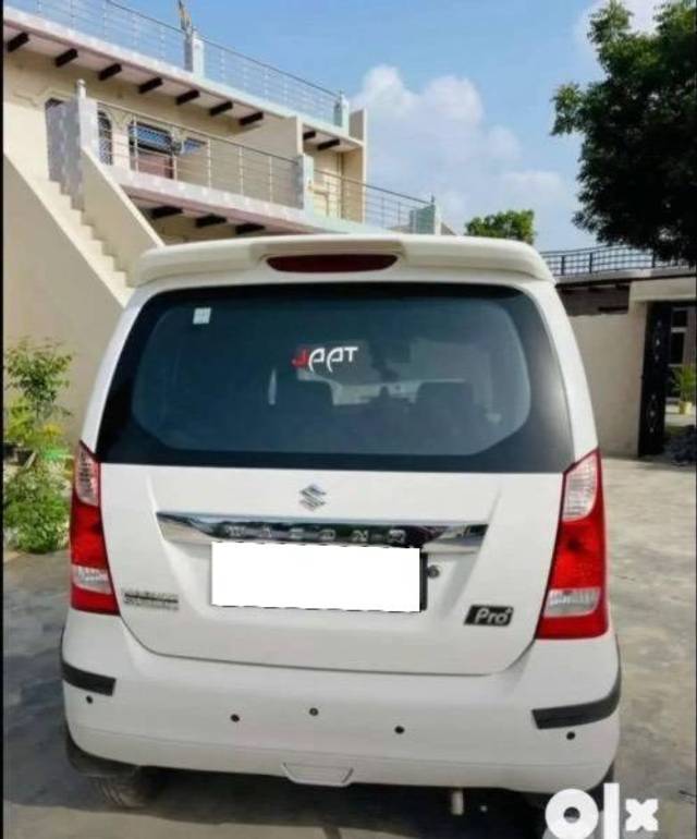 https://images10.gaadi.com/usedcar_image/4233704/original/processed_d0cc873d-e19c-455b-b3f8-ce3caac31c25.jpeg?imwidth=6401