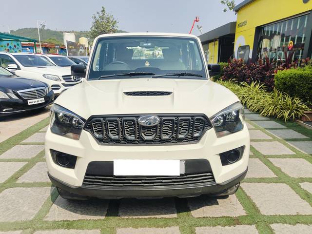 https://images10.gaadi.com/usedcar_image/4233715/original/processed_1d8d3094f958d844e3ccf60cf06671d1.jpg?imwidth=6400