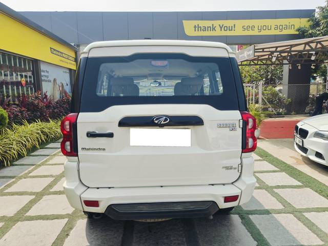 https://images10.gaadi.com/usedcar_image/4233715/original/processed_93b8c648b44caec47bdb118dfd8ff3e9.jpg?imwidth=6402