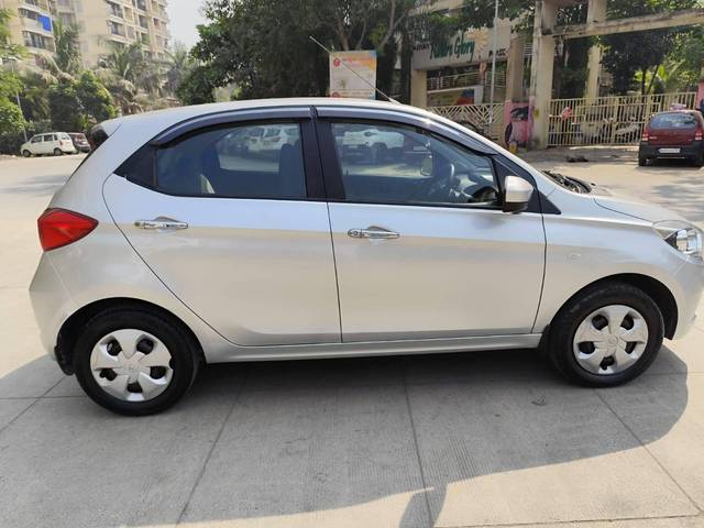 https://images10.gaadi.com/usedcar_image/4233753/original/processed_86add731c15964e8bc4c03aedadddb41.jpg?imwidth=6401