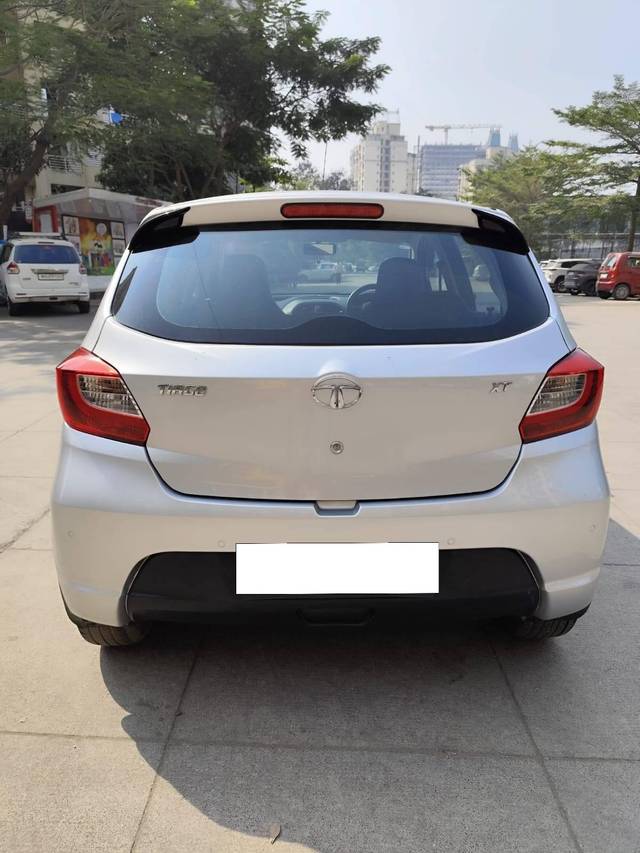 https://images10.gaadi.com/usedcar_image/4233753/original/processed_cbd3149fa7c22943a0f3341b179204a5.jpg?imwidth=6402