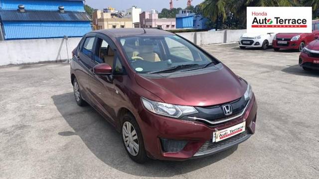 https://images10.gaadi.com/usedcar_image/4233756/original/fb808af1551539b890bc8df3eaaa97df.jpeg?imwidth=6400