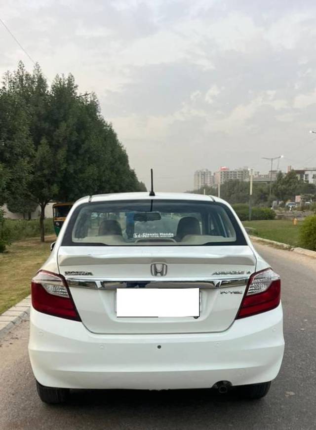 https://images10.gaadi.com/usedcar_image/4233808/original/processed_d1a2a04195bac051e53d136efec71be4.jpg?imwidth=6401