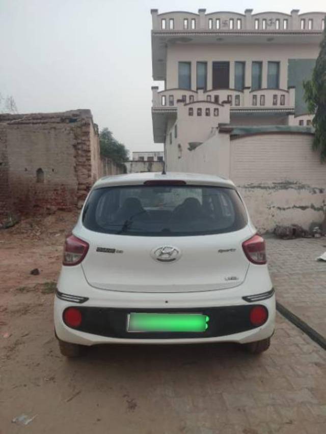 https://images10.gaadi.com/usedcar_image/4233861/original/processed_5432d186-eae8-4dad-ab53-4633415a0f0c.jpg?imwidth=6401